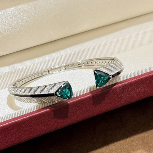 a5746 Independent Designer Model, Hot And Fashionable, Exquisite Triangular D