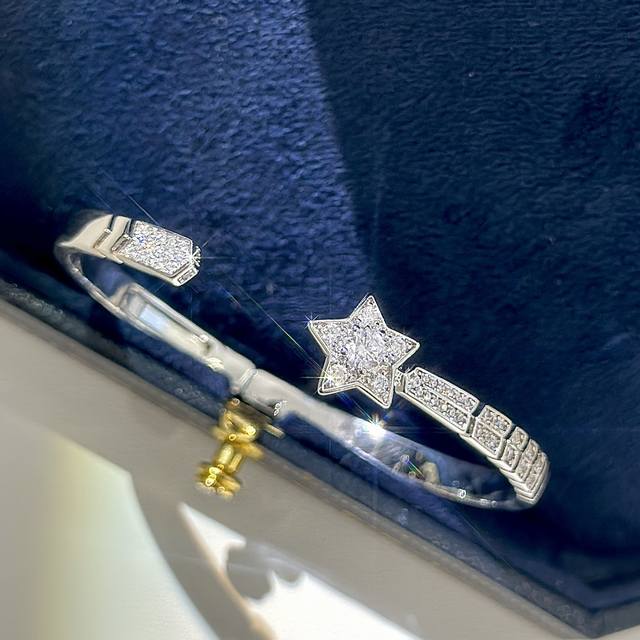 a1136Com Te The Comet Bracelet Diamond Turns Into The Vast Stars And The Twin