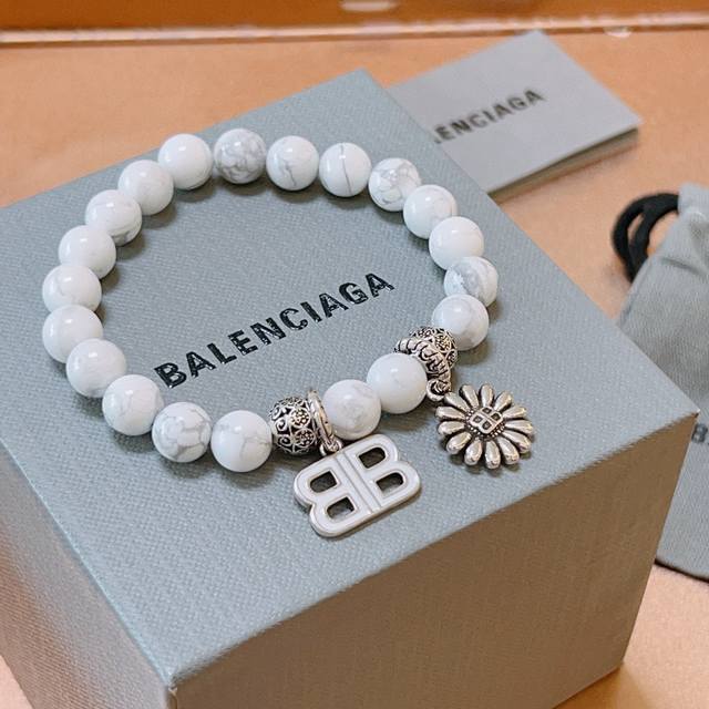 Counter Exquisite Version Natural White Giant Clam Balenciaga Bracelet White Gia