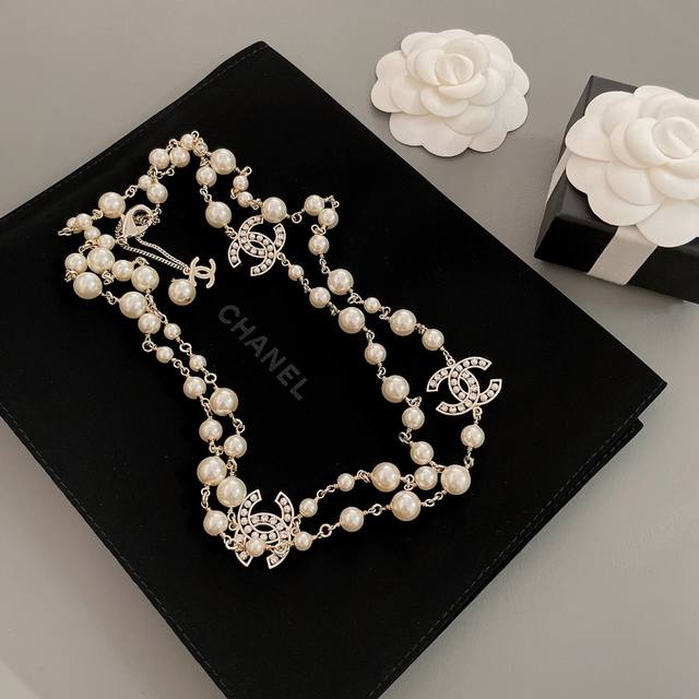 High Quality Details As Shown In The Picture Half Pearl And Half Diamond Fragran