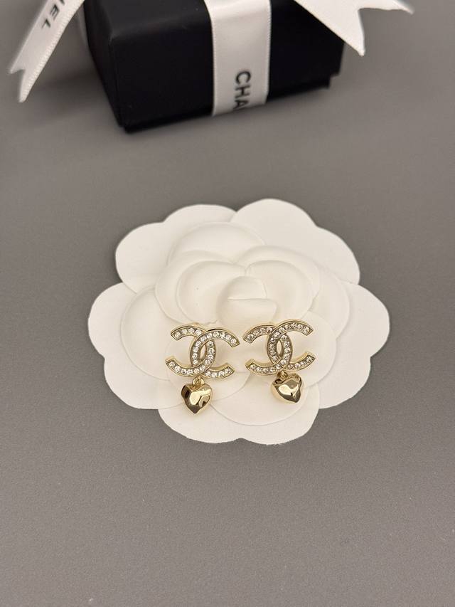 High Quality Details As Shown In The Picture Golden Heart Earrings Zp4500 24 Spr