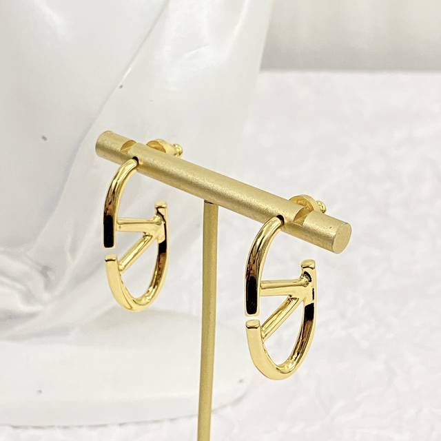 Code E2553 Valentino Earrings Are Hot-Selling And Are Now On Sale. Valentino Big