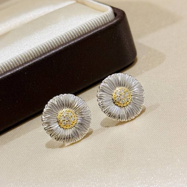 a6021 Popular Vintage Series Vintage Small Daisy Frosted Brushed Earrings Ret