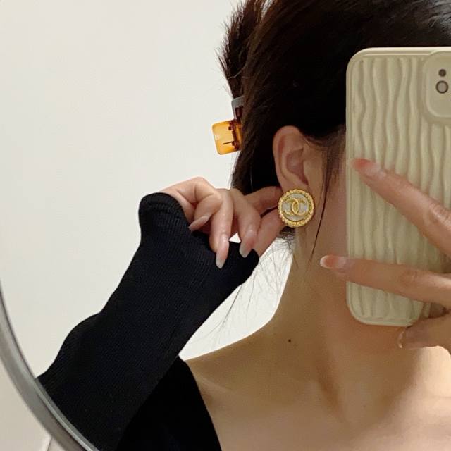 Xiaohongshu Recommends The Hottest New Product Chanel Xiaoxiang Style Vintage St