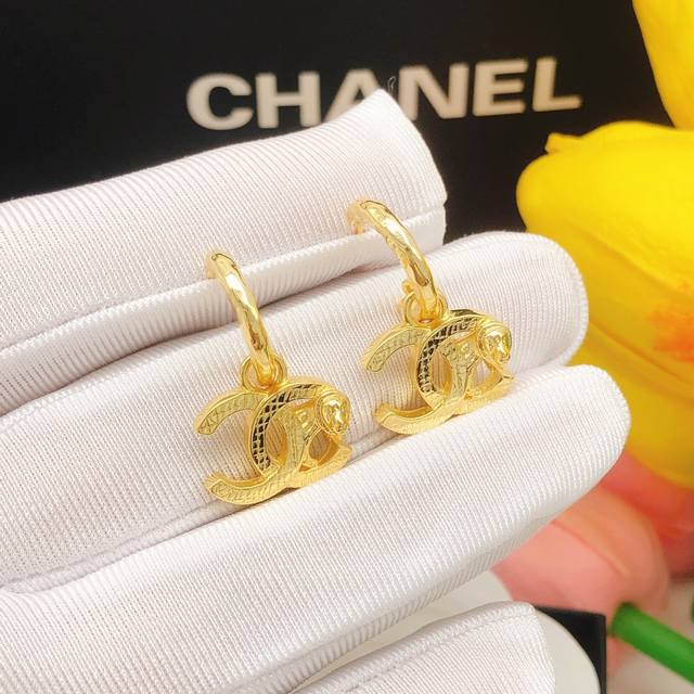 No.Xed0636 Gold Ear Hook Earrings Chanel Official Website New Chanel New Choker