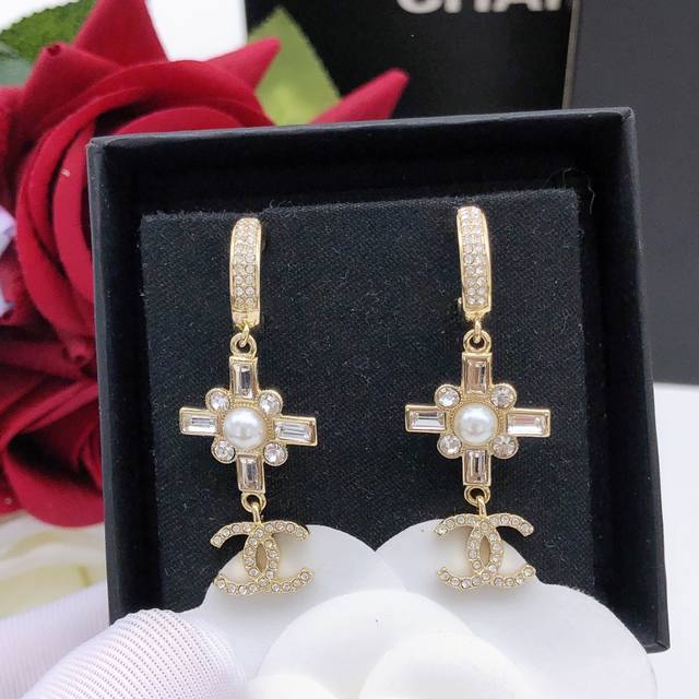 No.Xed0774 Ch*Nel Latest Chanel Goose Tassel Ear Hook Consistent Zp Brass Materi