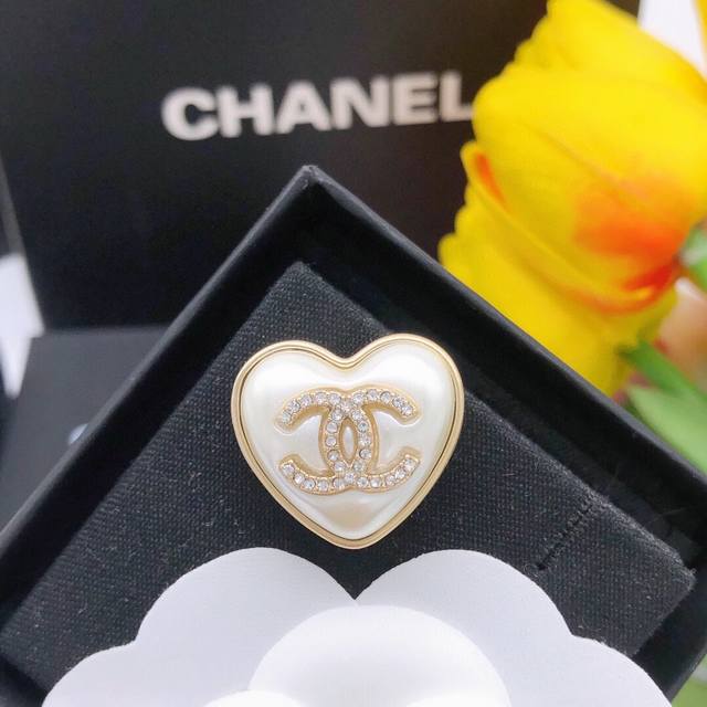 Medium No. Xxz0155 Ch Nel Love Brooch That Can Be Matched With Everything