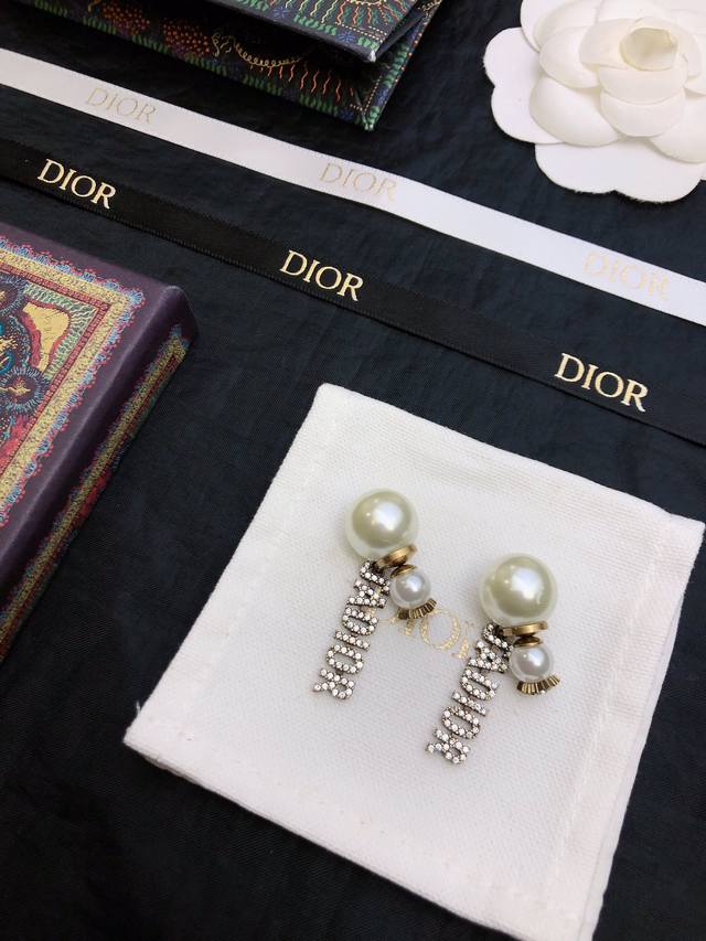 dior Dior Earrings New Models Are Beautiful, Simple, Stylish, Low-Key, Luxuri
