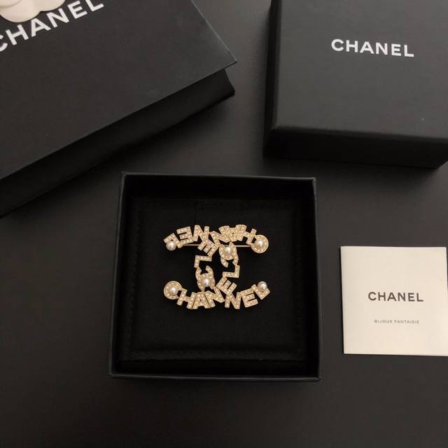 Autumn And Winter Brooch Ch Nel New Hot Sale Series Letter Hollow Inlay 5A Diamo
