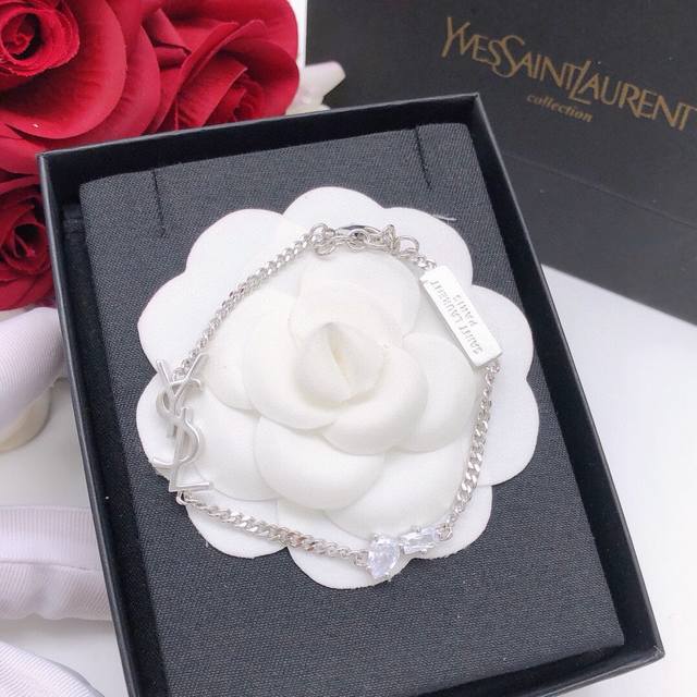 No.Ysl0002 Yves Saint Laurent Bracelet Latest Model With Diamond Eye Consistent
