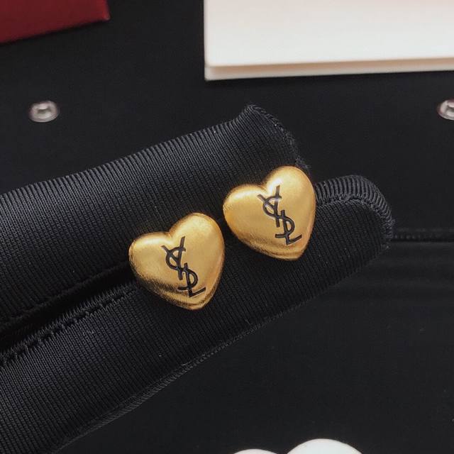 No.Yed0079 Yvessaintlauren*Latest Love Earrings Consistent Zp Brass Material