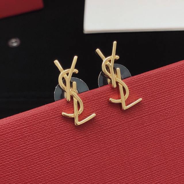 No.Yed0073 Yvessaintlauren*Latest Mini Glossy Letter Earrings Consistent Zp Bras