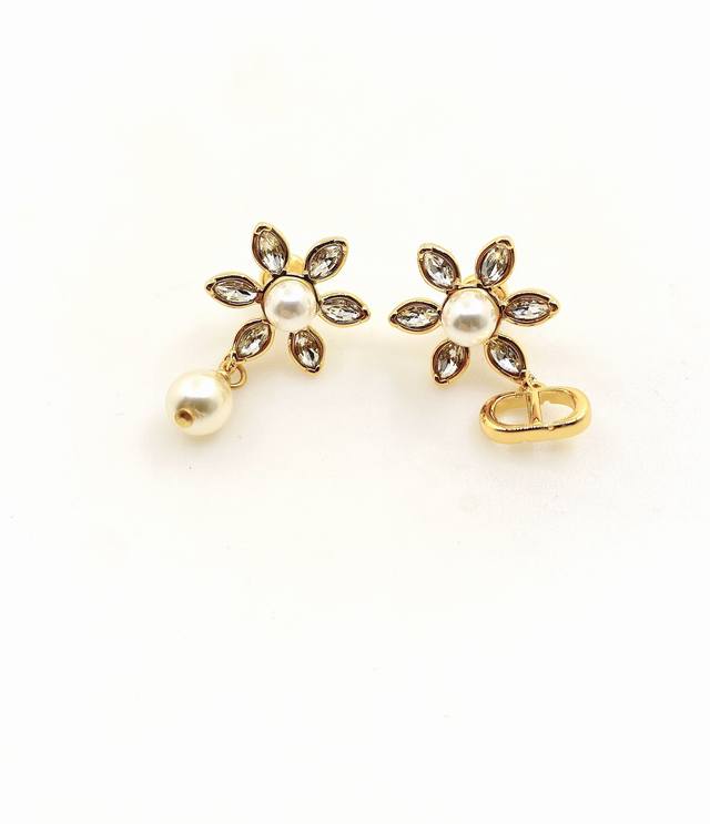 d*Or The Latest Crystal Flower Earrings Are Consistent With Zp Brass Material
