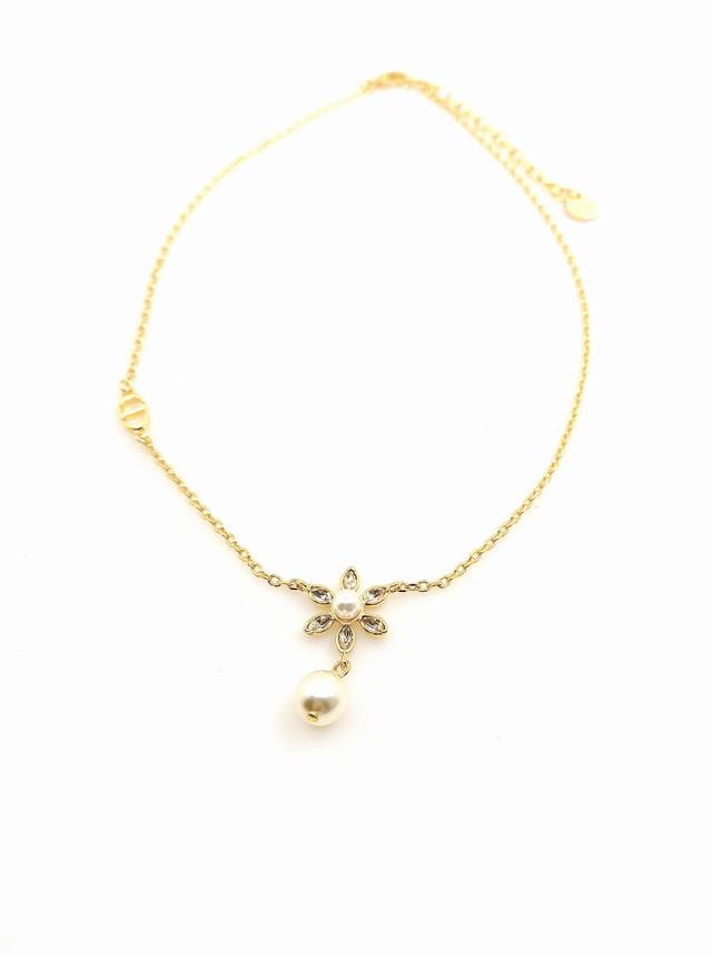 d*Or Latest Crystal Flower Necklace Consistent Zp Brass Material