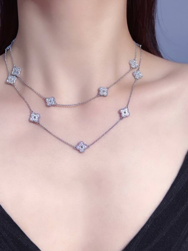 p Price Mini 16 Flower Full Diamond Necklace. High-End Jewelry Like This Usua