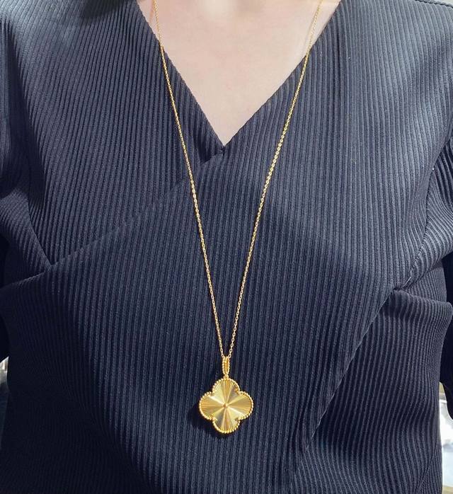 v Gold Plated Cnc Buckle Vca High-Grade Car Flower Large Four-Leaf Clover Nec