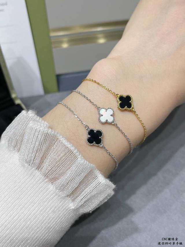 v Gold-Plated Vca Cleef&Arpels Mini High-Grade White Mother-Of-Pearl Four-Lea