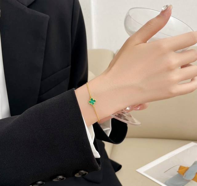 v Gold-Plated Vca Cleef&Arpels Mini Natural Malachite Four-Leaf Clover Bracel