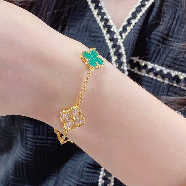 v Gold-Plated Vca Natural Malachite Interval Diamond Five-Flower Four-Leaf Cl