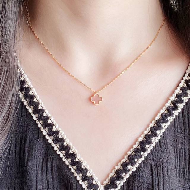 v Gold-Plated Vca Mini Natural Pink Shell Four-Leaf Clover Necklace Four-Leaf