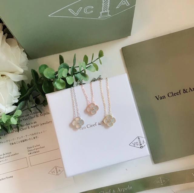Van Cleef & Arpels White Mother-Of-Pearl Necklace With Diamonds In Three Colors.