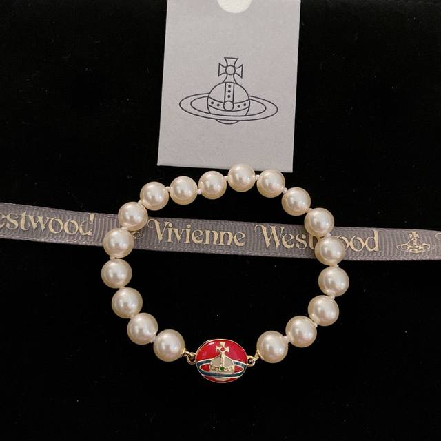 viviennewestwood The Queen Mother's Bracelet Is The Same Style As Yi Mengling