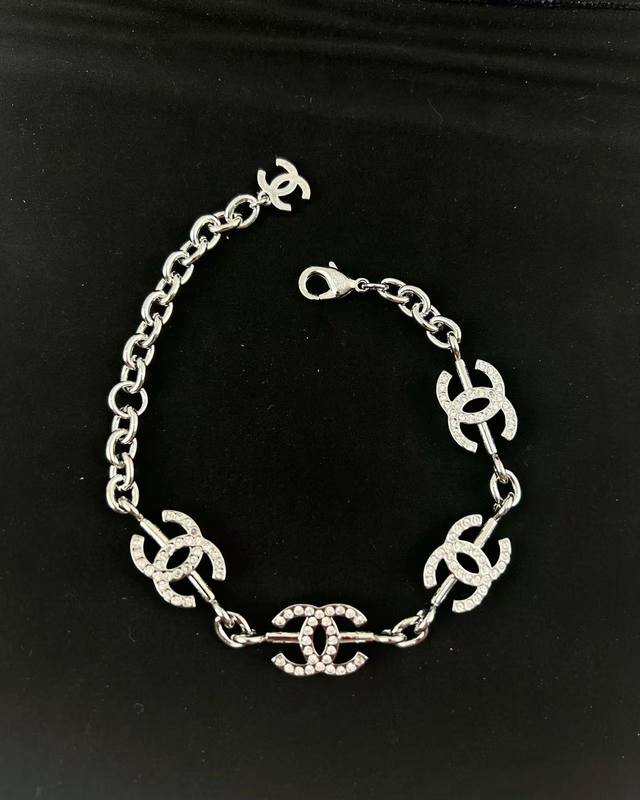 No.5111-1 Chanel Silver Cuban Chain Double C Full Diamond Adjustable Bracelet