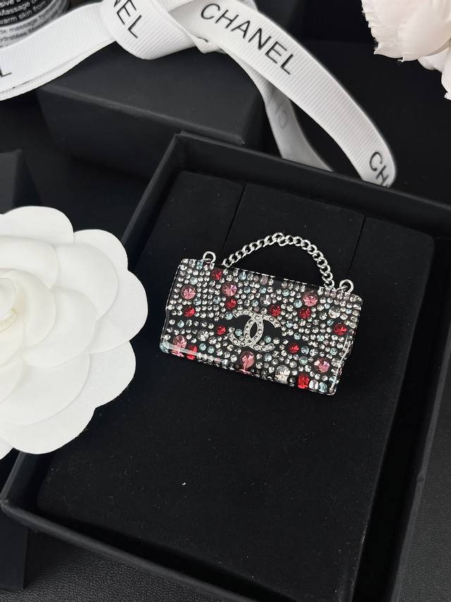 No.986 Chanel Acrylic Colored Diamond Bag Resin Brooch