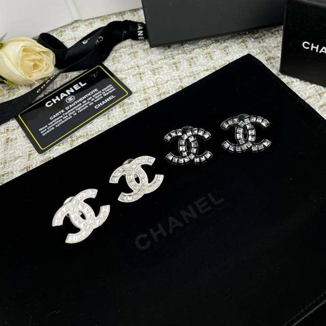 No. 2575 Chanel Black And White Square Diamond Resin Large Earrings Size: Width
