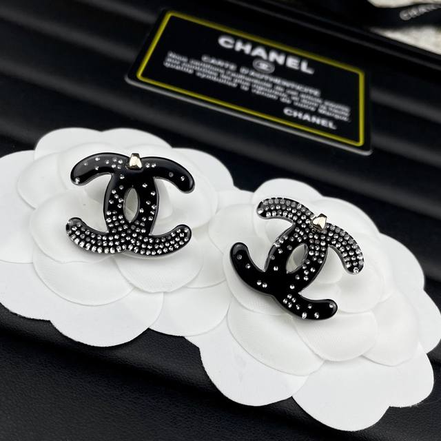 No. 601 Chanel Black Gradient Diamond Resin Earrings