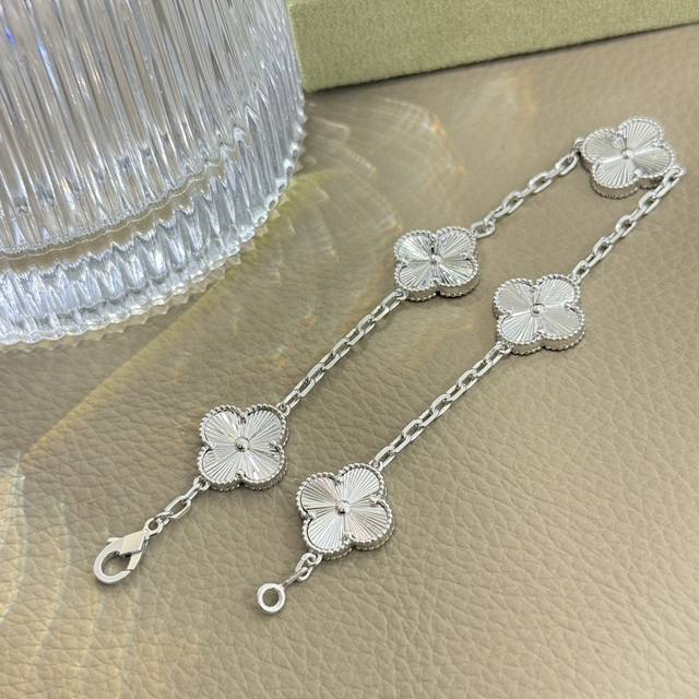 a1819 Sterling Silver Without Logo Cnc Version Of Five-Flowered Laser Bracele