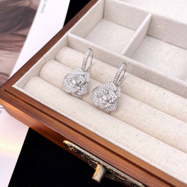 p Price Super Beautiful Rose Earrings For Women, The Same Style As Yang Mi, L