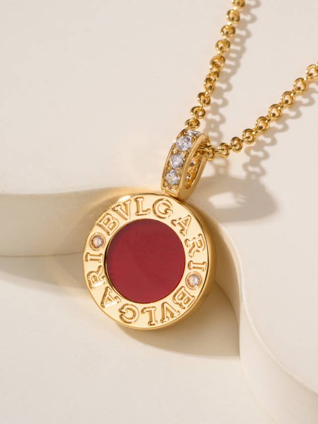 p Price Bv Double-Sided Coin Red And White Mother-Of-Pearl Necklace Double-Si