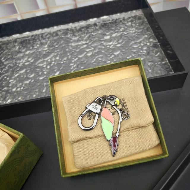 ggthe New Parrot Pattern Is Ingeniously Presented With Printed Or Embroidered