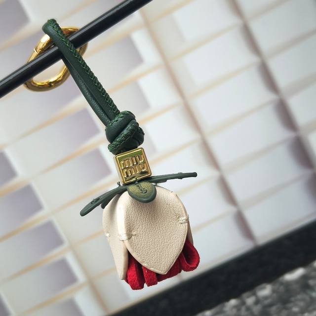 French Miumiu25 Early Spring Flash Limited Edition Small Pendant Even The Small