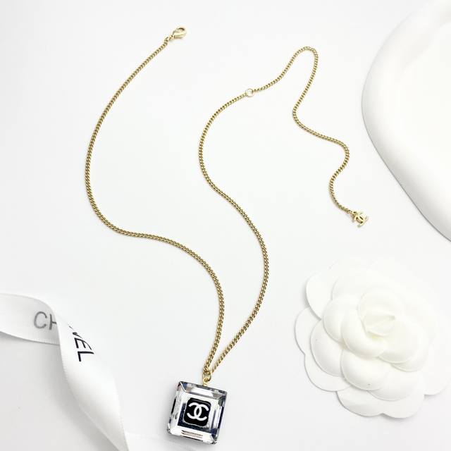 Code N764 0257820 Chanel Necklace Is Hot Selling And New Chan 23 Acrylic Cube Ro