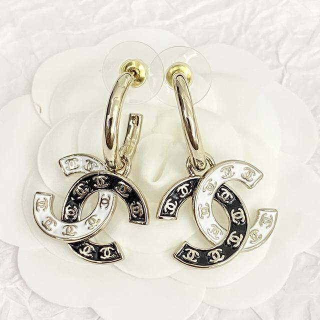 Code E2561 0247825 Chanel Earrings Hot-Selling New Style Zp Chan 24 Hook Black A
