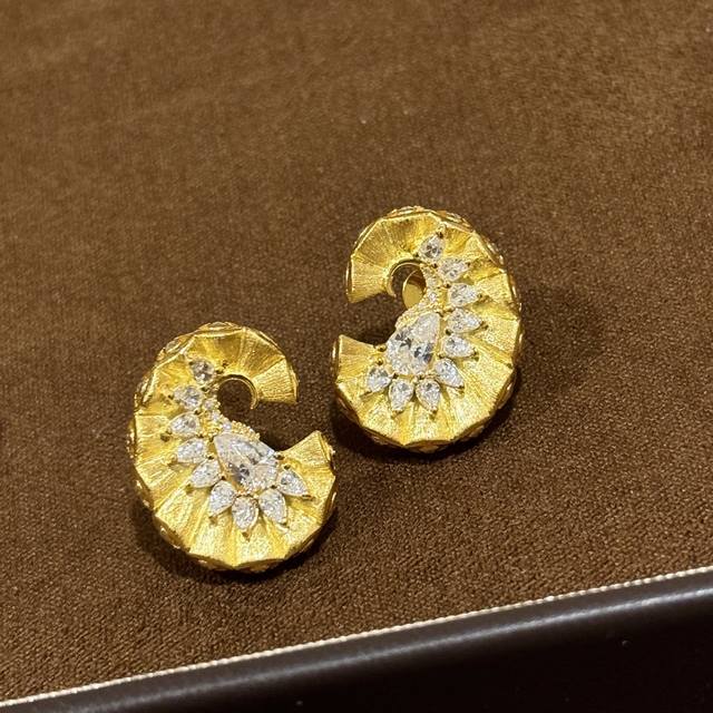a5683 Ancient Gold Craft Brushed Frosted Skirt Water Drop Diamond Gold Earrin
