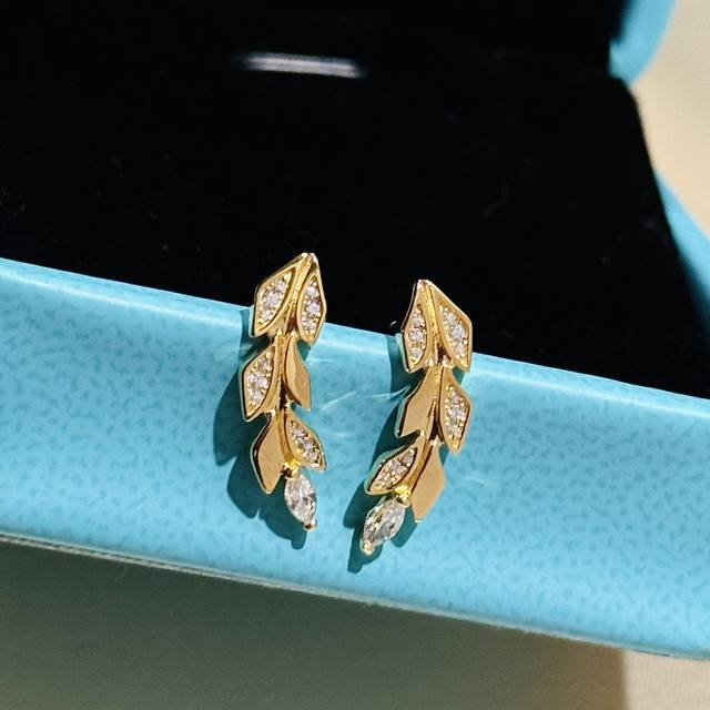 a5697 New Paper Flowers Series Leaf Horse Eye Diamond Earrings Electroplated