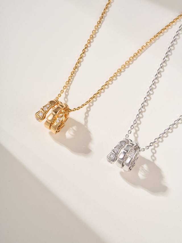 p Price Snake Bone Necklace With Diamonds At The Head And Tail. The Serpenti