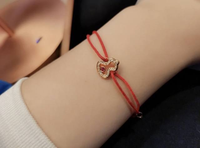 qeelin Qilin Gourd Red Rope Bracelet Simple Lines Depict Wulu's Graceful Form