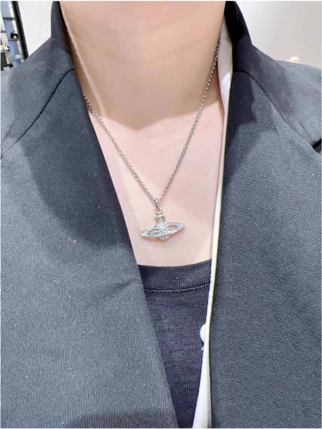 Saturn Diamond Necklace Is So Exquisite. I Like This Small And Exquisite Style.