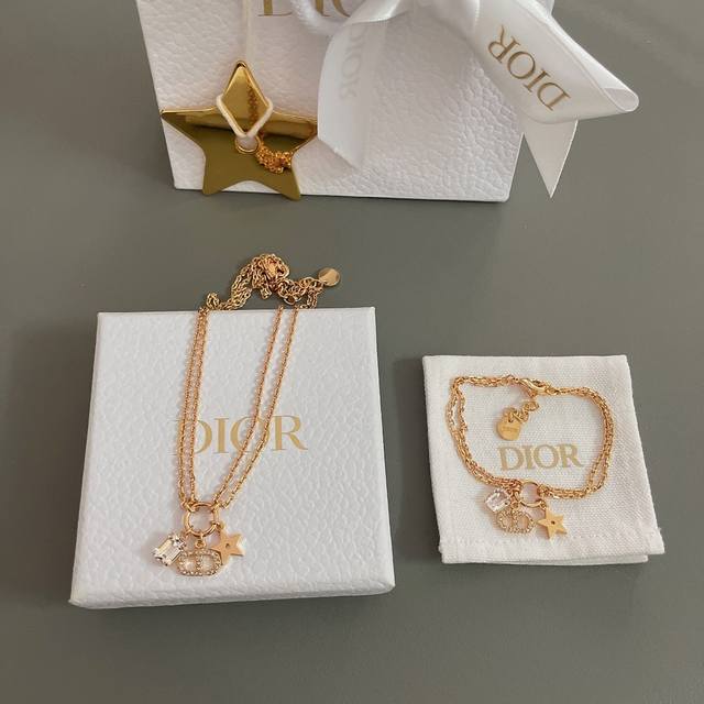 High Quality Details As Shown In The Picture Bracelet Necklace D Small Rock Cand