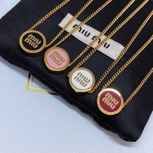 High Quality Details As Shown In The Picture 0800110 Mu Round Enamel Necklace Is