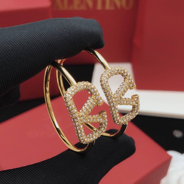 No.Ved0094 Valentino Latest Earrings Round Moon Inlaid With Diamonds Consistent