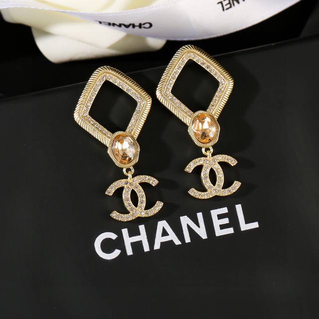 Chanel New Earrings Counter Synchronous New Double C Earrings Exquisitely Crafte