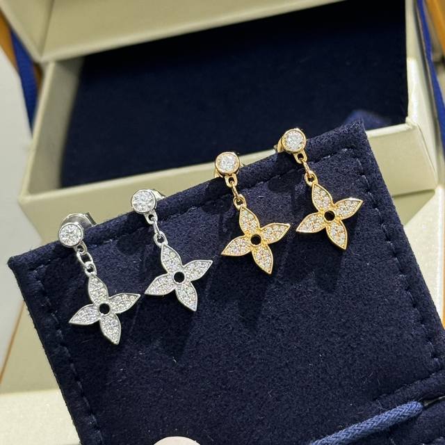 a3928 Lvjia's New Single Diamond Four-Leaf Clover Earrings Are High-End Custo
