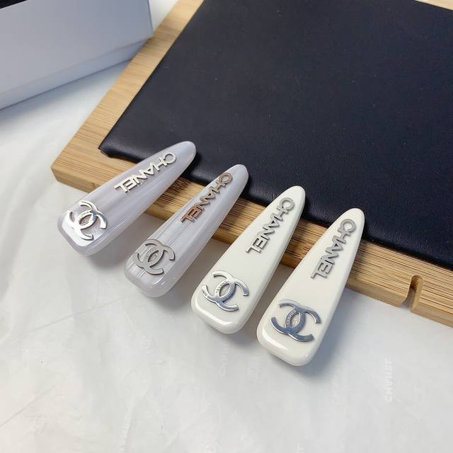 chanel Xiaoxiang Chanel Hairpin Acetate Titanium Steel Logo Side Clip Bangs C