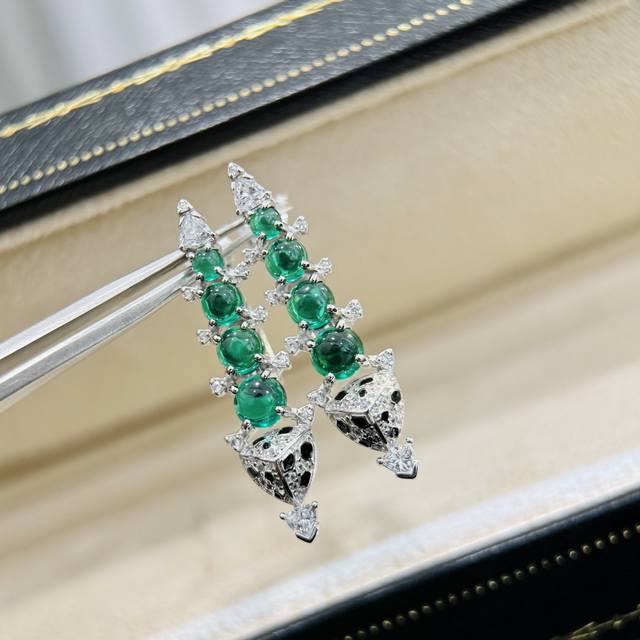 a4340 New Emerald Leopard Print Earrings From A Big Brand. Really Very Attrac