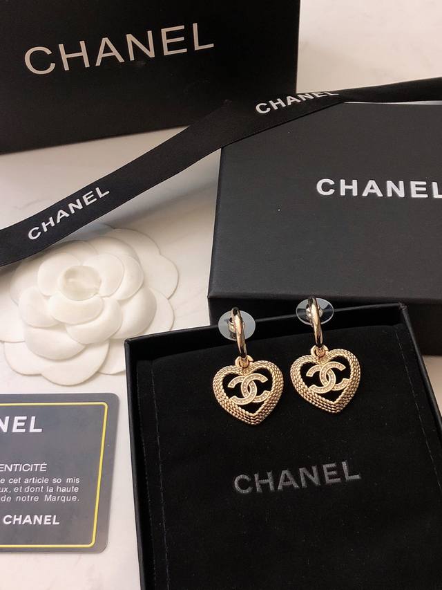 chanel Chanel 24Th Batch Of Earrings Series Is Here Chanel Hollow Woven Heart